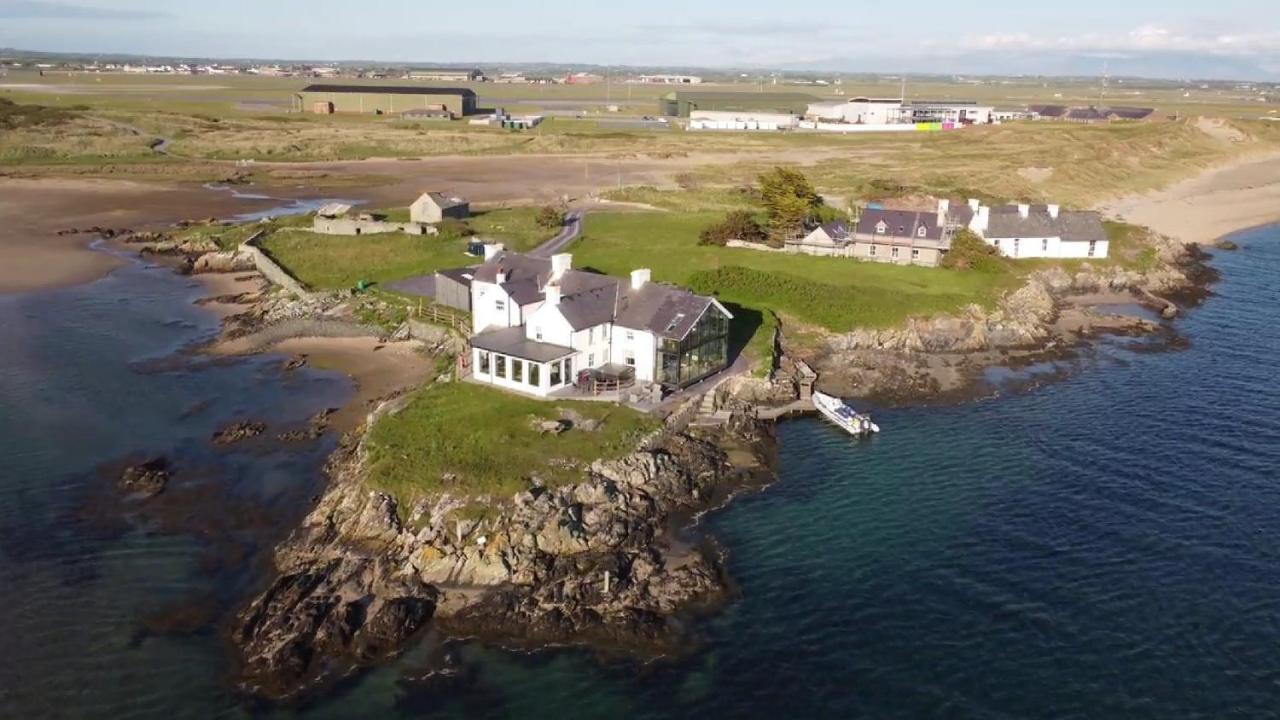 Hen Cymyran Villa Caergeiliog Exterior photo
