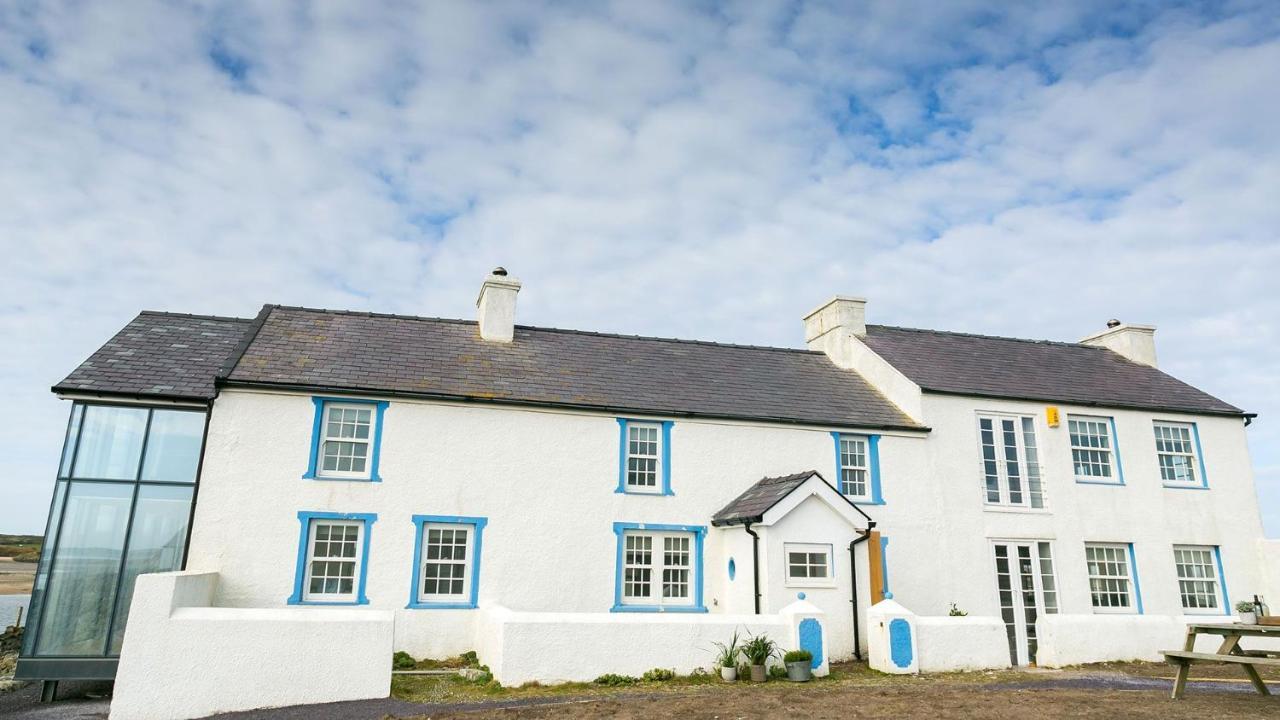 Hen Cymyran Villa Caergeiliog Exterior photo