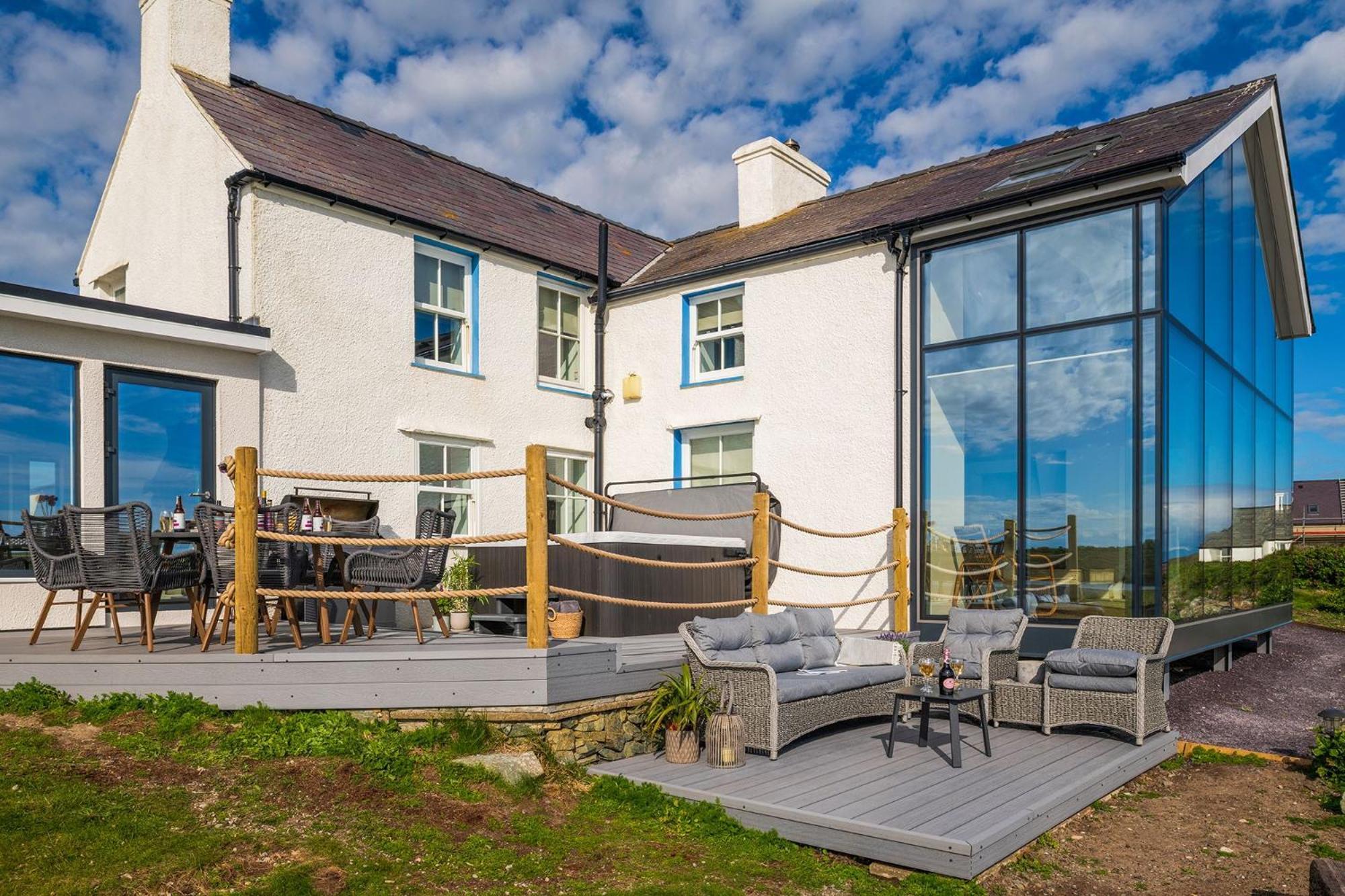 Hen Cymyran Villa Caergeiliog Exterior photo